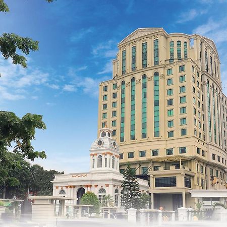 Grand City Hall Hotel & Serviced Residences Medan Exteriör bild