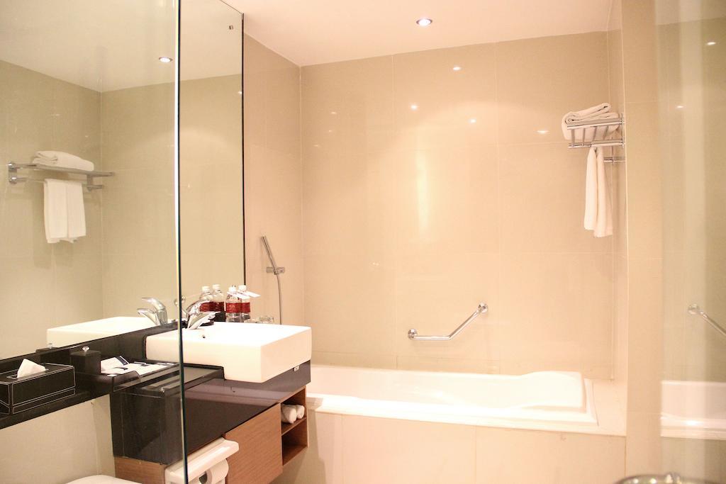 Grand City Hall Hotel & Serviced Residences Medan Exteriör bild
