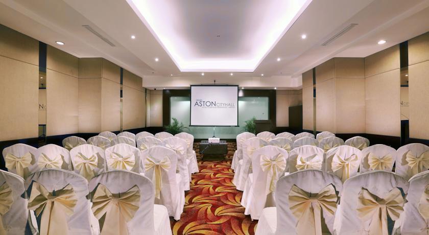 Grand City Hall Hotel & Serviced Residences Medan Exteriör bild