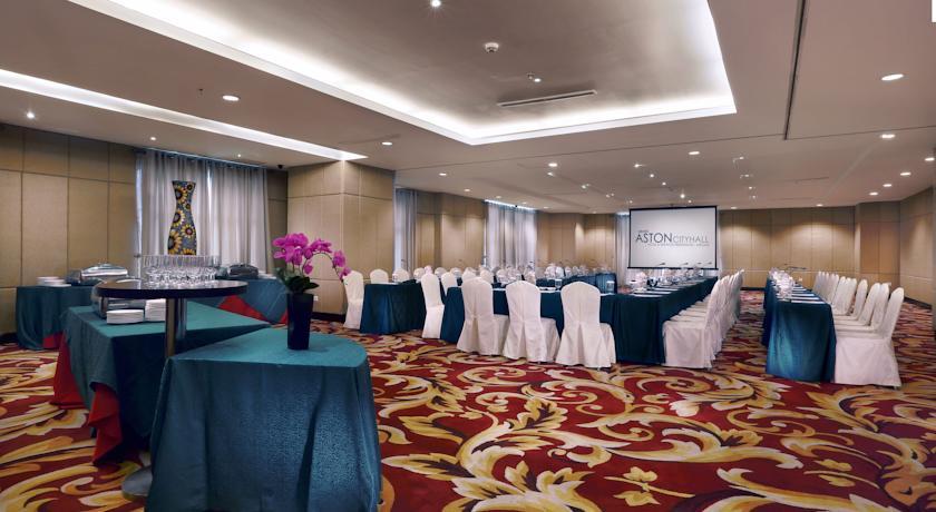 Grand City Hall Hotel & Serviced Residences Medan Exteriör bild