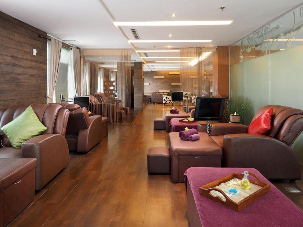 Grand City Hall Hotel & Serviced Residences Medan Exteriör bild