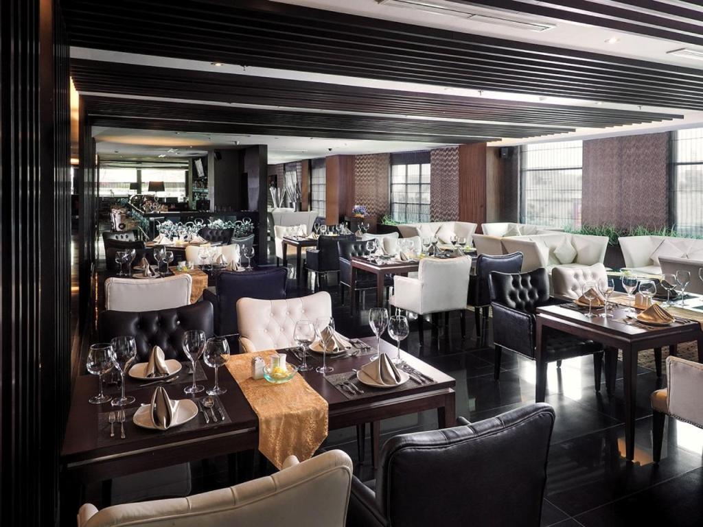 Grand City Hall Hotel & Serviced Residences Medan Exteriör bild