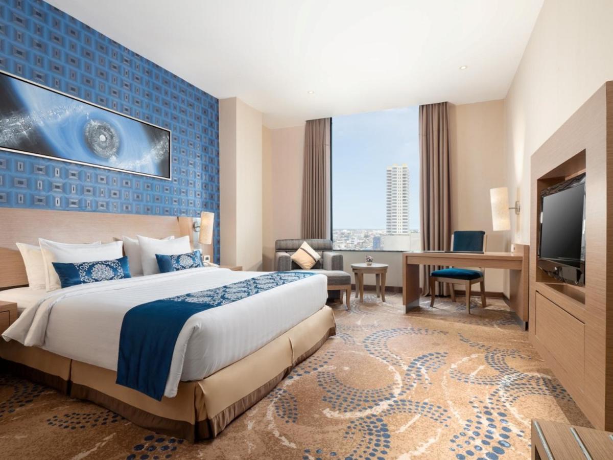 Grand City Hall Hotel & Serviced Residences Medan Exteriör bild