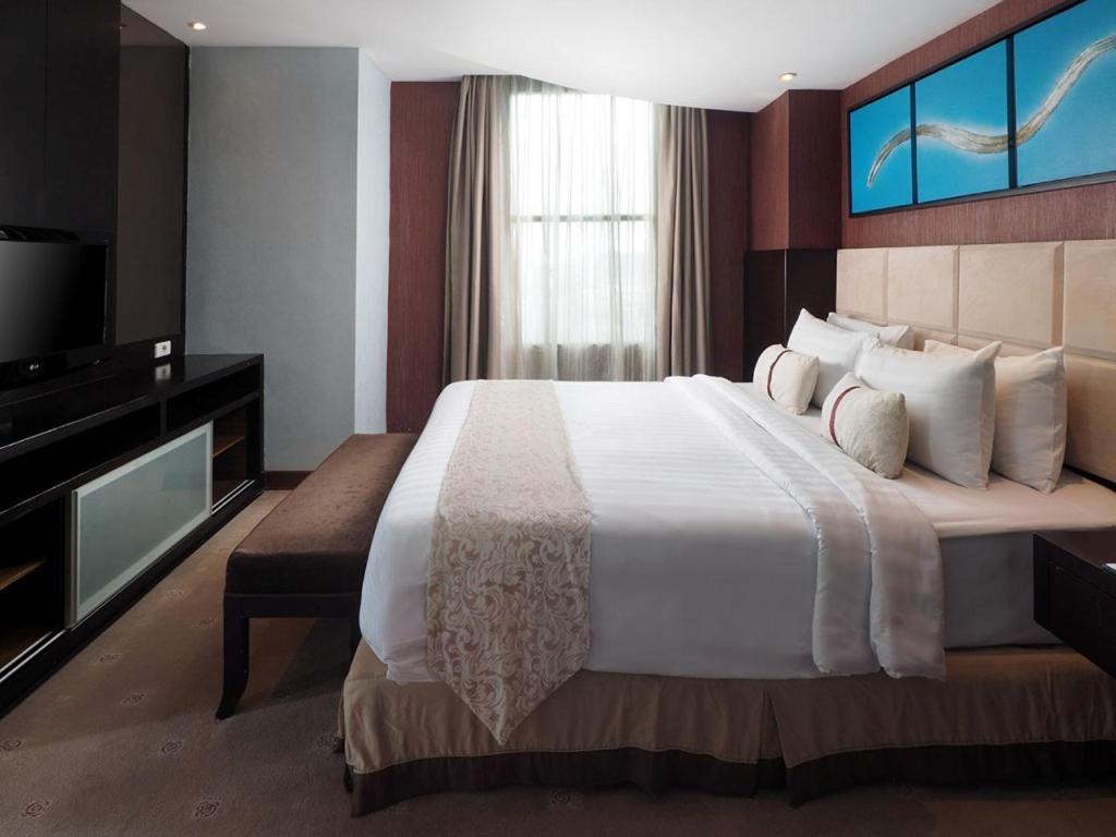 Grand City Hall Hotel & Serviced Residences Medan Exteriör bild