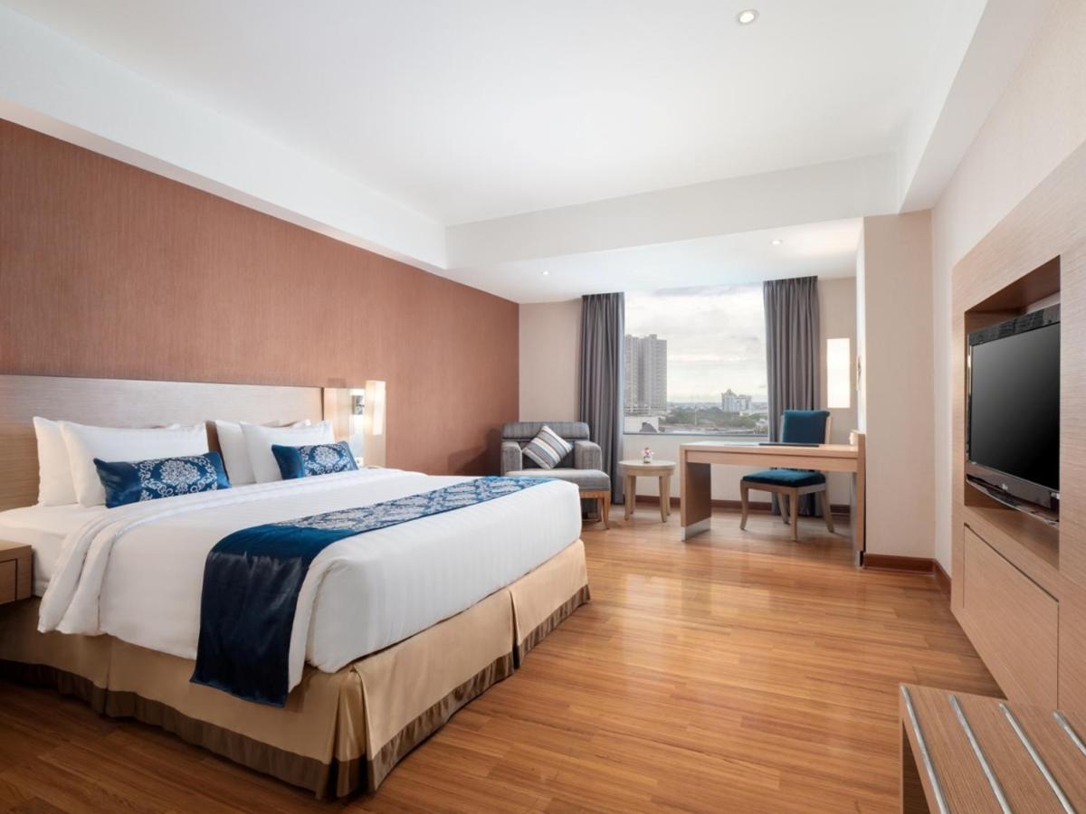 Grand City Hall Hotel & Serviced Residences Medan Exteriör bild