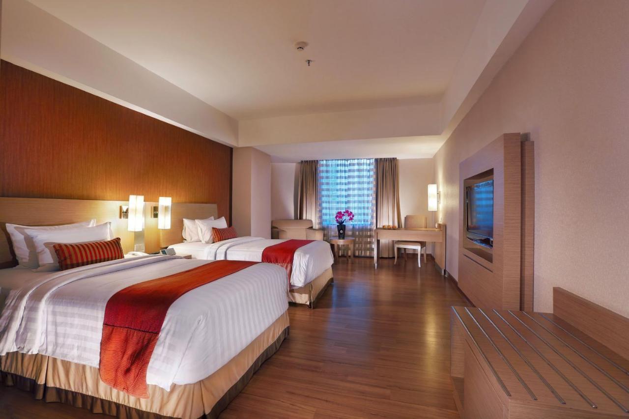 Grand City Hall Hotel & Serviced Residences Medan Exteriör bild