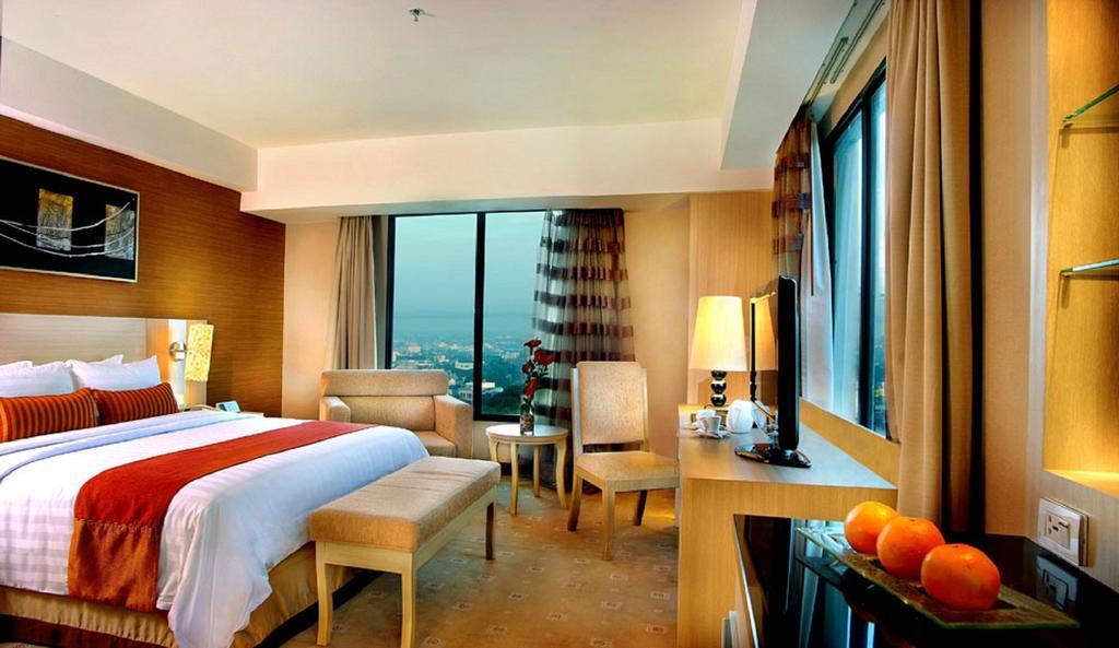 Grand City Hall Hotel & Serviced Residences Medan Exteriör bild