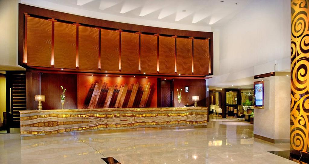 Grand City Hall Hotel & Serviced Residences Medan Exteriör bild