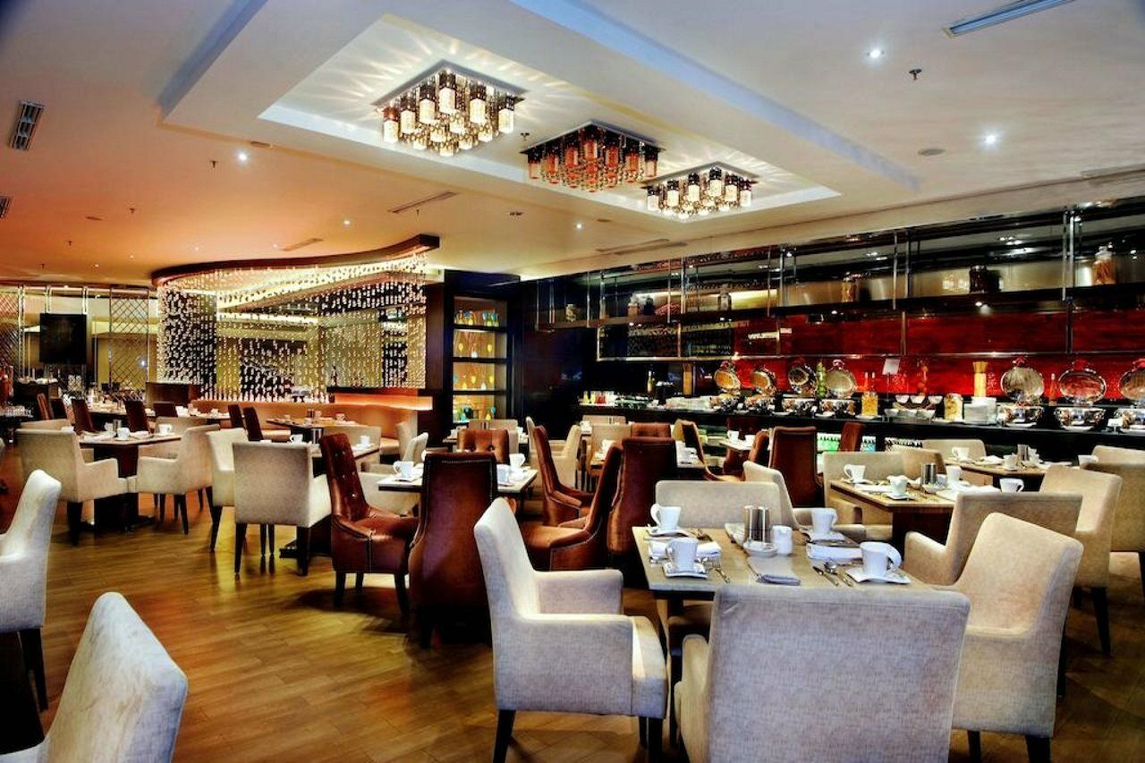Grand City Hall Hotel & Serviced Residences Medan Exteriör bild